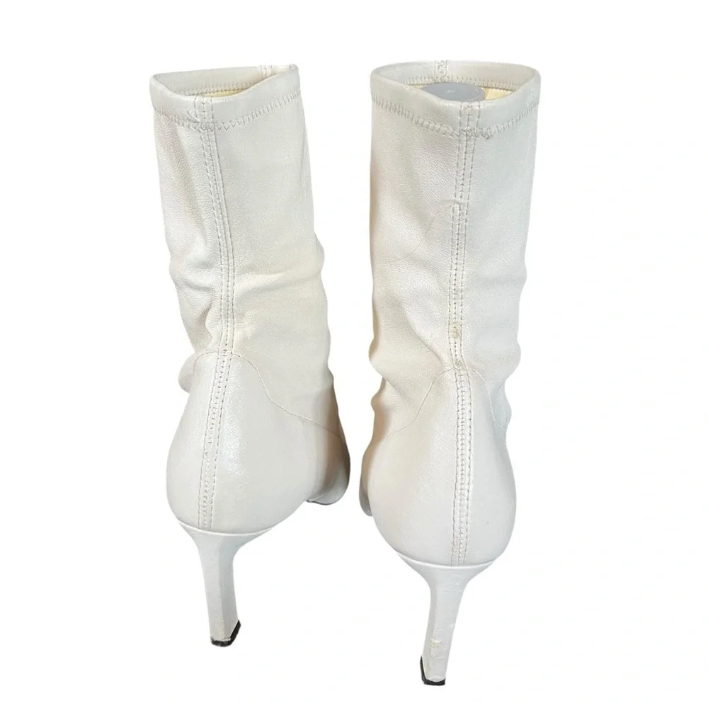 Stuart Weitzman cream leather boots! Size 7.5